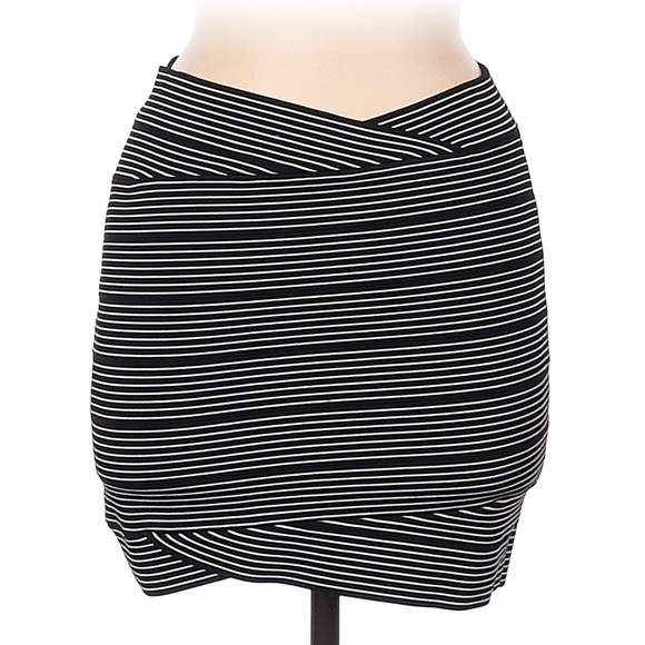 BCBG Alisa Power Skirt - Picture 5 of 6